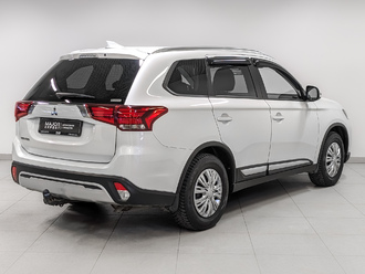 фото Mitsubishi Outlander III 2020