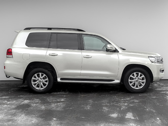 фото Toyota Land Cruiser 200 2018