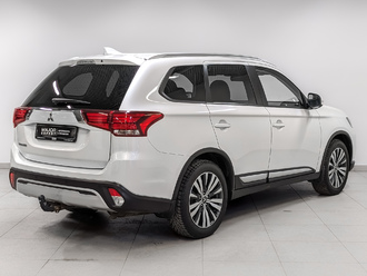 фото Mitsubishi Outlander III 2021