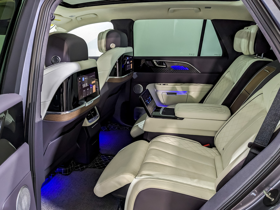 Фото Hongqi E-HS9 с пробегом 25634 км