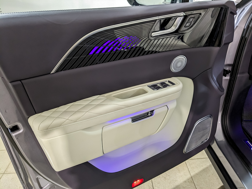 Фото Hongqi E-HS9 с пробегом 25634 км