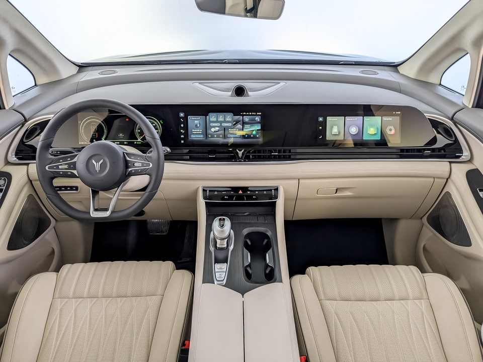 Фото Voyah Dream с пробегом 440 км