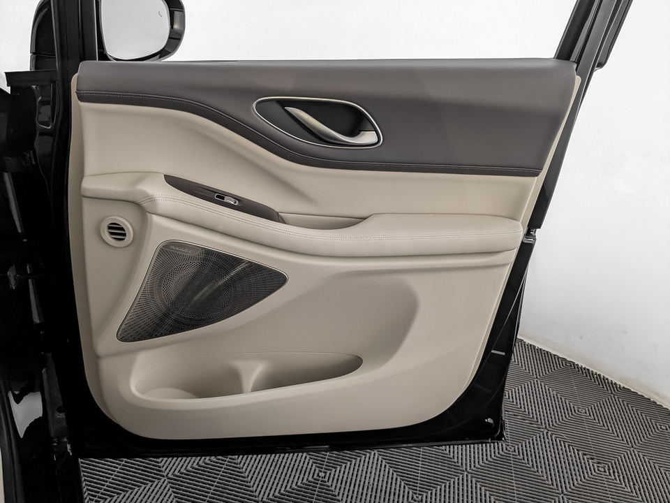 Фото Voyah Dream с пробегом 440 км