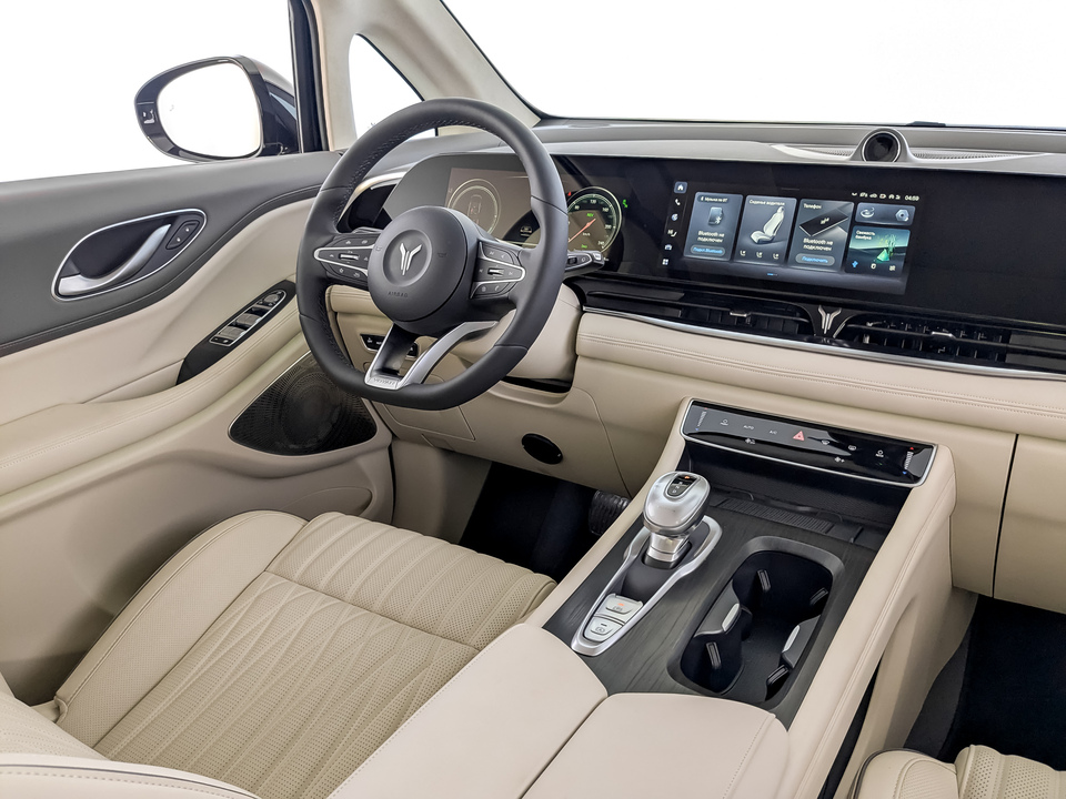 Фото Voyah Dream с пробегом 440 км